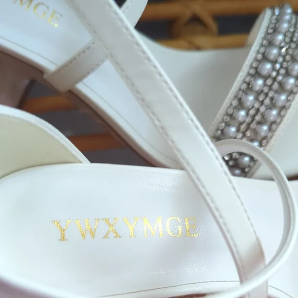 Elegant White Strappy Heels with Silver Accents - Picture 5 of 5